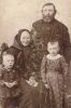 Familiefoto Niels Chr, Maren Thomasdatter, Mikkel Thomsen og Maren Jensen, ca 1884